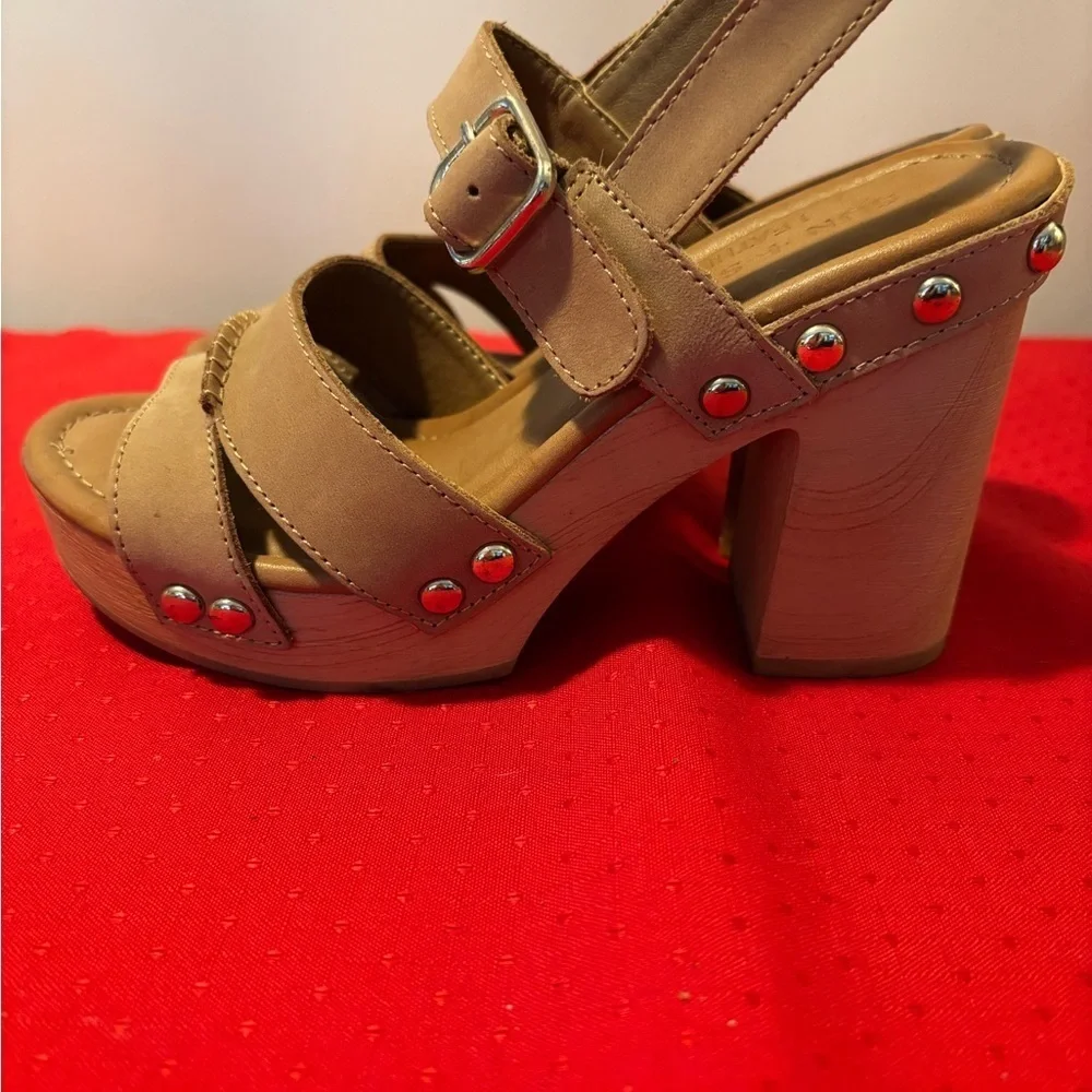 Women's Tan Sandals - Picture 2 of 5